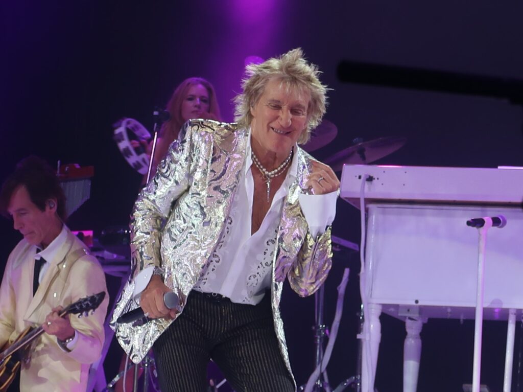 This week’s news and gossip – SMILER Rod Stewart fanclub